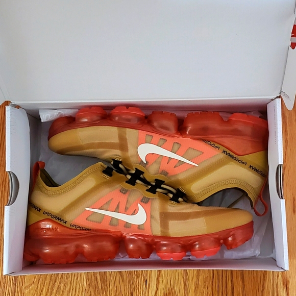 NIKE AIR VAPORMAX 2019: Size- 10 - Picture 11 of 11